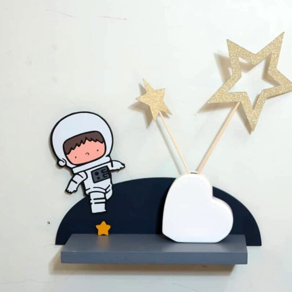 شلف چوبی دیواری کودکانه فضایی
